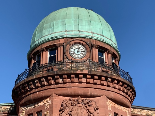 Le dôme d'un bâtiment d'observation