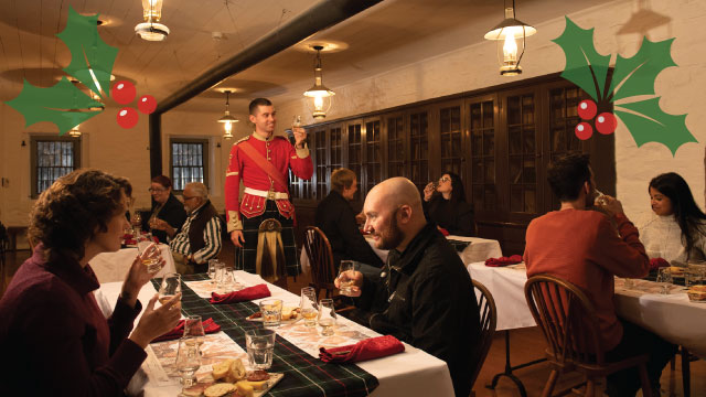 Des personnes assises à une table ornementée lèvent leur verre pour faire un toast.