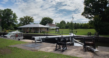 Burritts Rapids lockstation