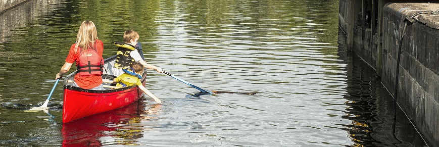 A canoe passing through the lockstation