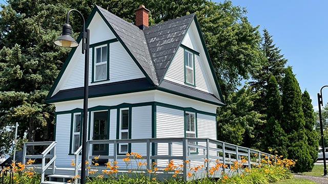 Lock keeper's lodge on the Canal de Chambly