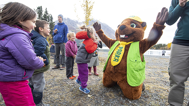 Parka avec enfants en plein air