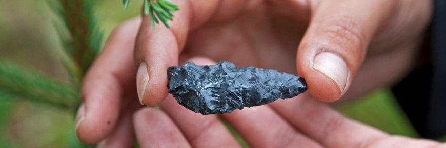 Obsidian projectile point - Pointe de flèche en obsidienne